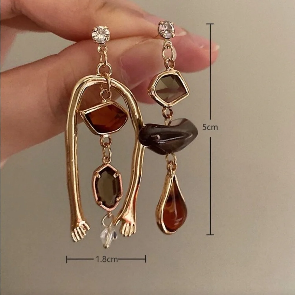 Artsy Mismatched Dangle Earrings